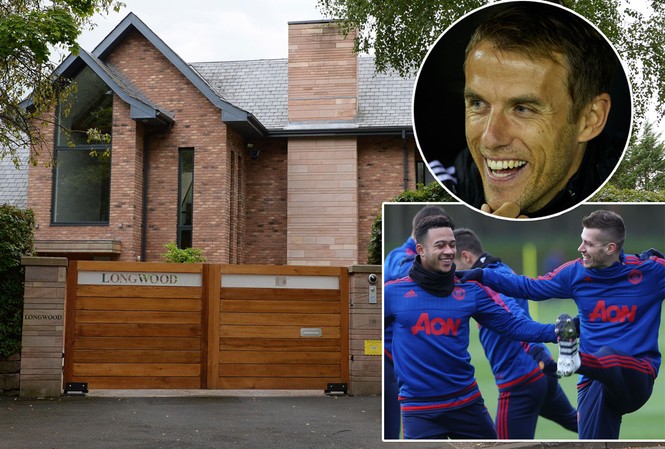 Phil Neville “hốt bạc” nhờ cầu thủ M.U Phil Neville cho Memphis Depay và Morgan Schneiderlin thuê lại 2 căn hộ của mình.