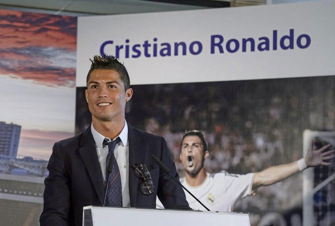 Real gia hạn và nâng lương lên 22 triệu euro cho Ronaldo Real Madrid chuẩn bị gia hạn với Ronaldo.