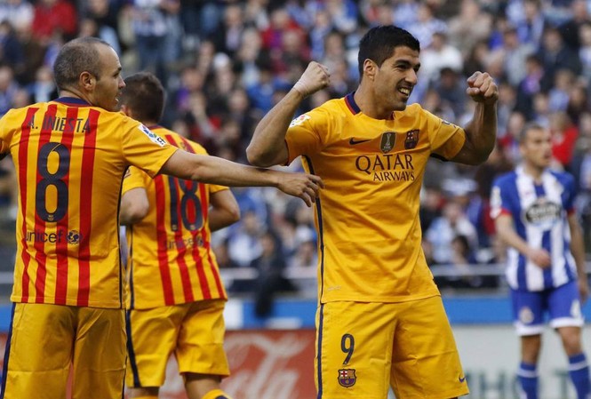 Ronaldo chấn thương, Suarez rộng đường đến 'Vua phá lưới' Suarez lập "cú pker" vào lưới Deportivo.