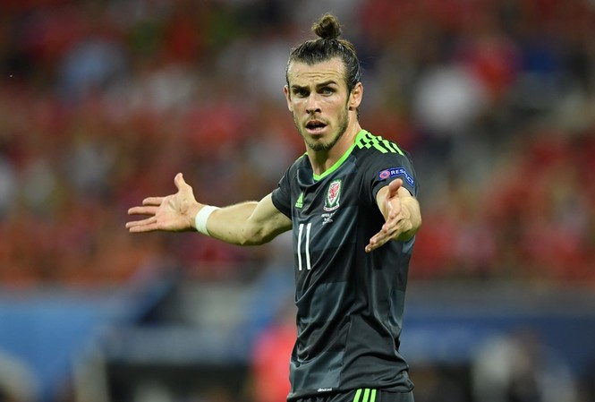 Gareth Bale nói Ronaldo là 'kẻ săn bàn bẩm sinh' Gareth Bale không thể đưa xứ Wales vào chung kết.