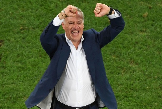 HLV Didier Deschamps 'lên mây' sau khi đánh bại Đức Deschamps hân hoan sau chiến thắng