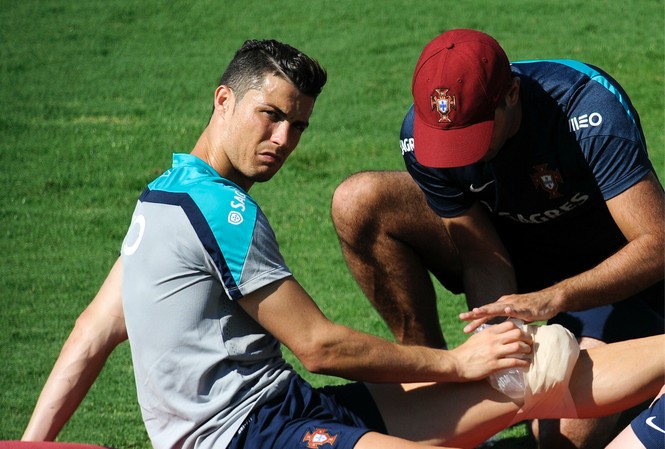 Ronaldo bất chấp lời khuyên, quyết dự siêu cúp châu Âu Cristiano Ronaldo muốn ra sân ở Siêu cúp châu Âu vào 9/8 tới.