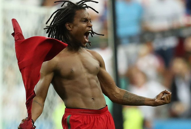 M.U mua hụt 'thần đồng' vì các sếp… bận nghỉ mát? Renato Sanches chút nữa đã gia nhập M.U trong tháng 6 vừa qua.