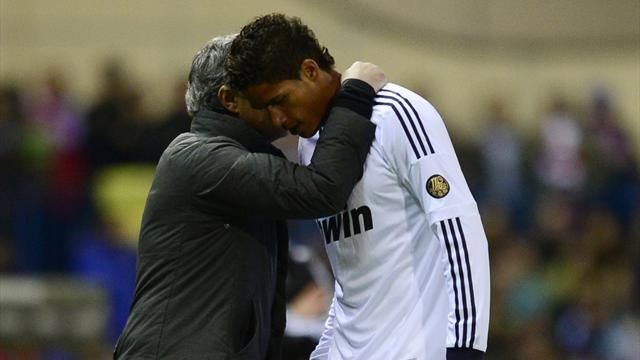 Trò cũ tố bị Mourinho chèo kéo tới M.U HLV Mourinho từng chèo kéo Varane về M.U.
