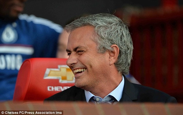BẢN TIN Thể thao: Mourinho san bằng kỷ lục 79 năm của M.U Arsenal chốt giá 26 triệu bảng cho Shkodran Mustafi.