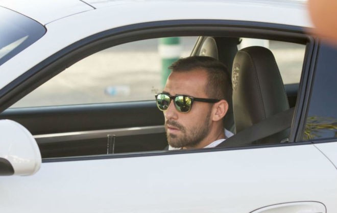 Barcelona đón tân binh trị giá 30 triệu euro Paco Alcacer đã có mặt ở Barcelona để kiểm tra sức khỏe.