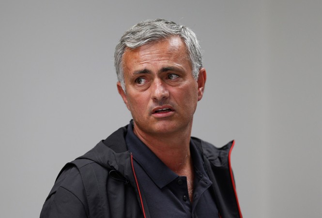 HLV Mourinho tính chuyện 'buông' Europa League HLV Mourinho tính buông sớm Europa League.