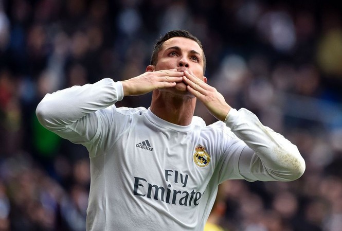 Bản tin Thể thao: Ronaldo gia hạn tới 2021, nhận lương 215 triệu bảng Ronaldo sẽ nhận tổng lương 215 triệu bảng nếu gia hạn thêm 5 năm với Real.