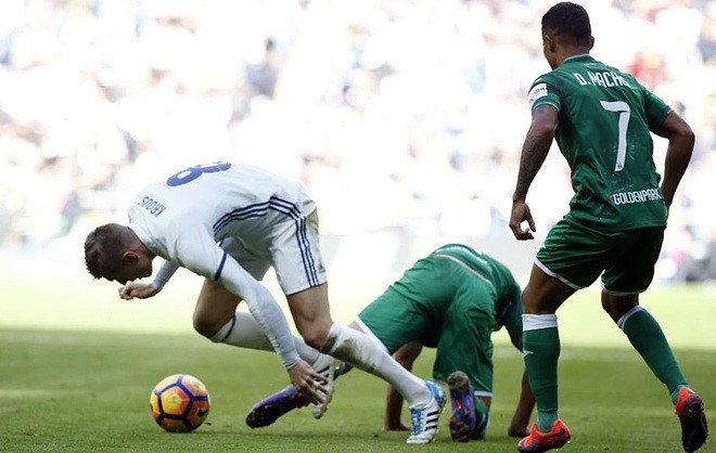 Real Madrid nhận tin “sét đánh” từ Toni Kroos Toni Kroos nghỉ hết năm 2016 vì chấn thương.
