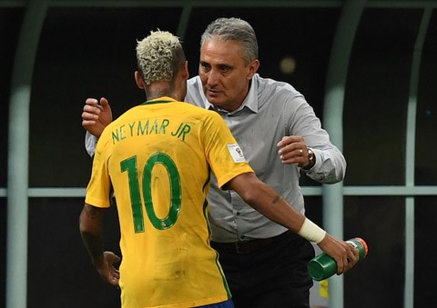 Cán mốc 50 bàn, Neymar bước vào 'ngồi đền huyền thoại' Neymar cán mốc 50 bàn cho ĐT Brazil.