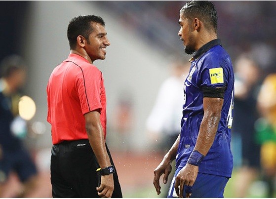 Hòa Australia, người Thái đổ lỗ cho trọng tài Qatar Chutong phân trần về tình huống bị thổi penalty.