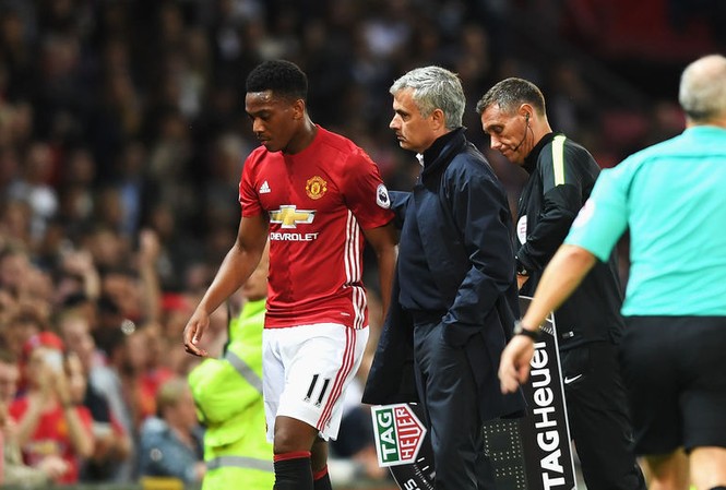 Bản tin Thể thao: Mourinho đem tin vui cho Mkhitaryan Mourinho sẵn sàng đẩy Martial lên ghế dự bị.