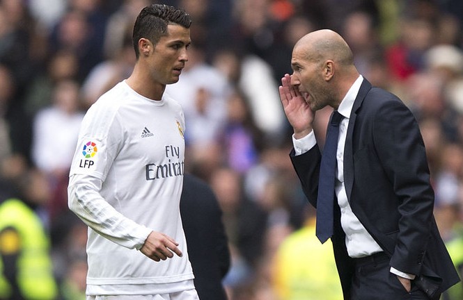 Vì El Clasico, HLV Zidane lại làm “trái ý” Ronaldo HLV Zidane gạch tên Ronaldo khỏi trận đấu với Cultural Leonesa.