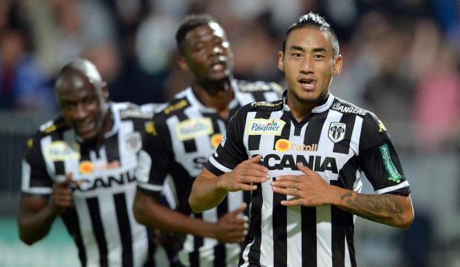 Tottenham đưa cầu thủ gốc Lào vào tầm ngắm Ketkeophomphone chơi nổi bật trong màu áo Angers.