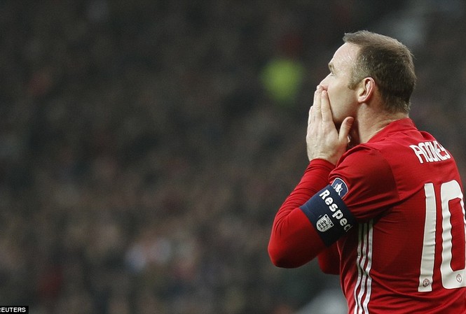 Rooney 'nổ súng', M.U hủy diệt Reading Rooney san bằng kỷ lục ghi bàn cho M.U của huyền thoại Bobby Charlton.