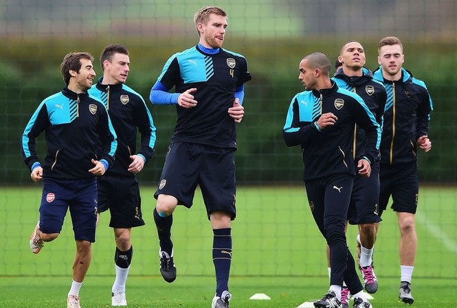 Arsenal lên kế hoạch bán... đội trưởng Arsenal tính thải loại Per Mertesacker.