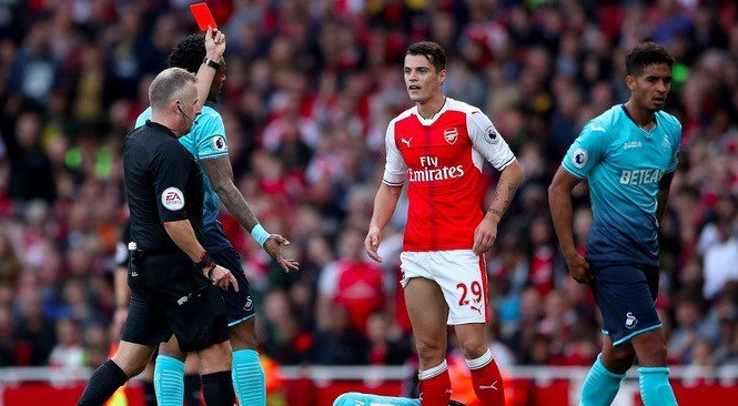 BẢN TIN Thể thao: Tân binh Arsenal trở thành 'vua thẻ đỏ' Granit Xhaka đã nhận 2 thẻ đỏ kể từ khi gia nhập Arsenal.
