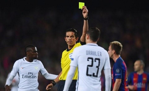 Trọng tài điều hành trận Barca – PSG bị điều tra Trọng tài Deniz Aytekin có nhiều quyết định gây tranh cãi ở trận Barcelona vs PSG.