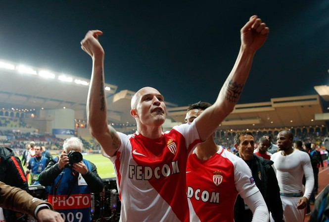 Monaco mơ gặp Leicester để trả thù cho… Ranieri Andrea Raggi muốn hạ Leicester City để trả thù cho Ranieri.