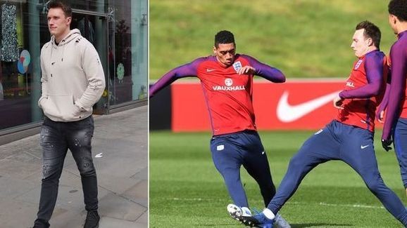Hai học trò Mourinho từ chối thi đấu derby Manchester Jones và Smalling từ chối đá derby Manchester.