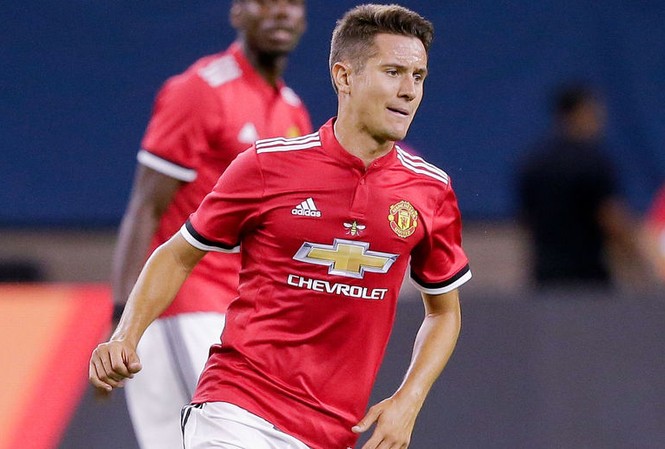 HLV Mourinho nói gì về nghi án 'trảm' Ander Herrera? Ander Herrera ngồi ngoài ở 4/5 trận kể từ đầu mùa.