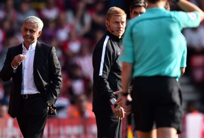 Phán quyết bất ngờ của LĐBĐ Anh với Mourinho HLV Mourinho sẽ không phải nhận án phạt nào từ FA.