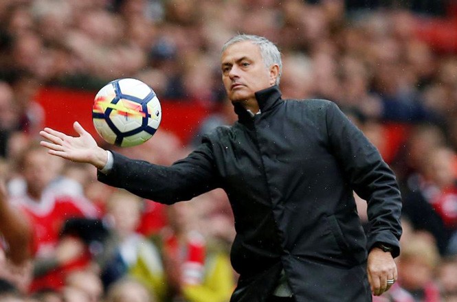 BẢN TIN Thể thao: M.U “trói” HLV Mourinho bằng hợp đồng 5 năm HLV Mourinho chuẩn bị được gia hạn hợp đồng.