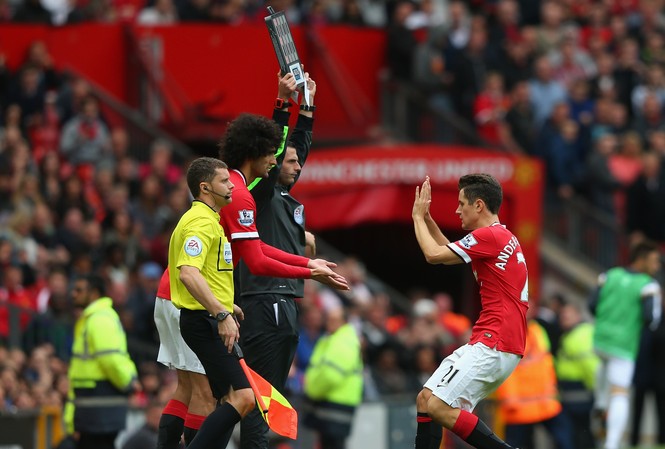M.U lên kế hoạch 'trói chân' 4 cầu thủ Marouane Fellaini và Ander Herrera nằm trong danh sách được M.U gia hạn.
