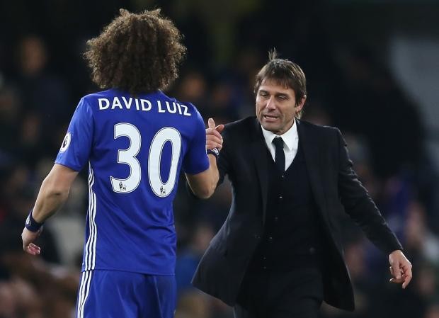 Hạ xong M.U, HLV Conte xử 'phản đồ' ở Chelsea? Mối quan hệ giữa HLV Antonio Conte và David Luiz đang ngày một xấu đi.