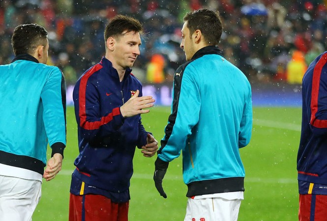 Ngôi sao Ozil âm thầm tới Barcelona đàm phán hợp đồng? Ozil đã tới Barcelona đàm phán hợp đồng?