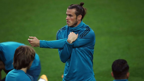 Ngôi sao Bale cực buồn ở Real, tính chuyện trở lại Anh Gareth Bale cảm thấy không hề vui vẻ với cuộc sống tại Real Madrid.