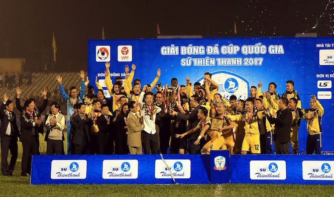 BẢN TIN Thể thao: SLNA vô địch Cup Quốc gia SLNA vô địch Cup Quốc gia sau khi đánh bại B.Bình Dương với tỷ số chung cuộc 2 lượt là 7-2.