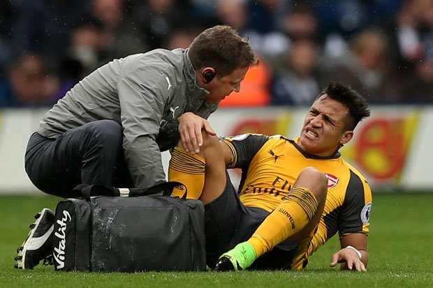 BẢN TIN thể thao: Arsenal đón thêm 'hung tin' trước trận M.U Alexis Sanchez lại dính chấn thương.