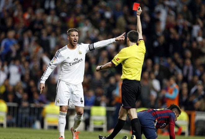 Thủ quân đập phá phòng thay đồ, Real đại loạn Ramos luôn thi đấu đầy máu lửa ở El Clasico.