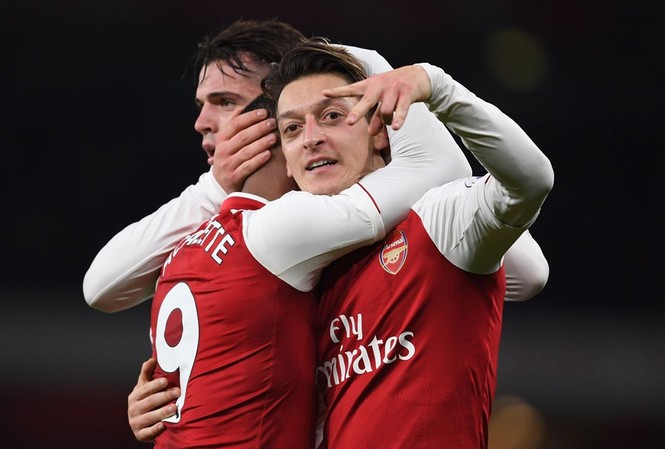 Mesut Ozil ra yêu sách với Barcelona Mesut Ozil muốn lương cao và vị trí chính thức ở Barcelona.