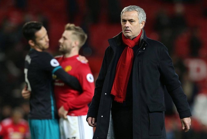 Hòa Southampton, Mourinho nói trọng tài 'trừng phạt' M.U HLV Mourinho đổ lỗi cho trọng tài.