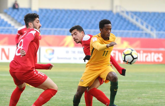 Tiền vệ Syria 'mạnh miệng' đòi thắng U23 Việt Nam Ahmad Al Ahmad (trái) quyết tâm cùng U23 Syria đánh bại U23 Việt Nam.