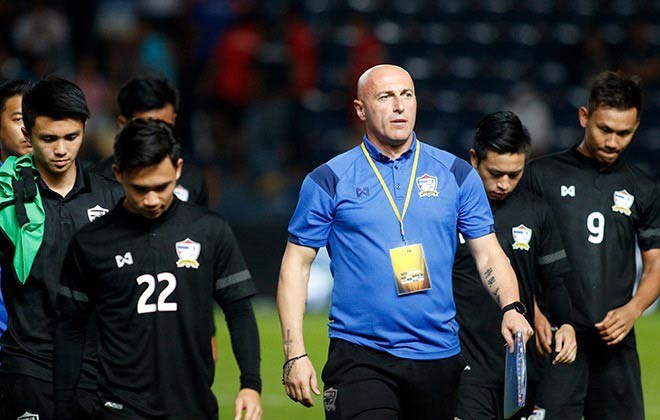 U23 Thái Lan thảm bại trước U23 Palestine HLV Zoran Jankovic và các học trò tiếp tục gây thất vọng.