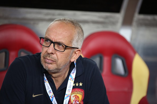 U23 Trung Quốc bị loại, HLV ngoại đối mặt nguy cơ mất việc HLV Massimiliano Maddaloni của U23 Trung Quốc.