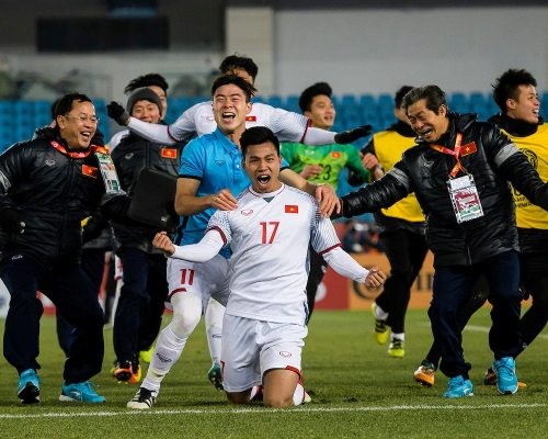 BẢN TIN Thể thao: HLV A.Riedl 'ngả mũ' trước U23 Việt Nam HLV Alfried Riedl ngưỡng mộ thành tích của U23 Việt Nam.