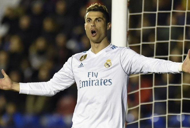 Ronaldo chỉ đích danh 6 cái tên rời Real trong hè 2018 Cristiano Ronaldo muốn Real Madrid cải tổ mạnh mẽ trong hè 2018.