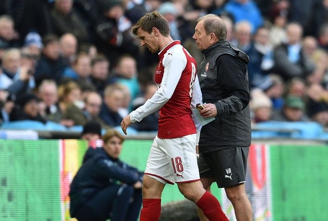 Arsenal nhận tin dữ trước đại chiến với Man City Nacho Monreal chấn thương nặng hơn dự kiến.