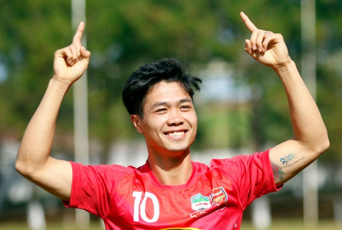 Bản tin Thể thao: Công Phượng đạt cột mốc mới trên mạng xã hội Công Phượng có lượng fan rất lớn trên mạng xã hội.