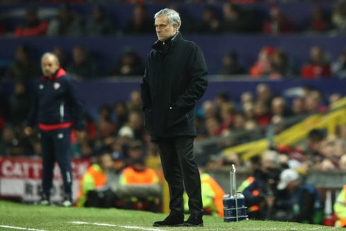 Mourinho thất bại: Chi 350 triệu euro và bị loại ở Champions League HLV Jose Mourinho.