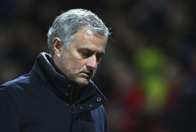 Rộ tin đồn HLV Mourinho bị học trò 'đâm sau lưng' HLV Mourinho tiếp tục gây thất vọng cùng M.U.