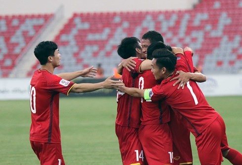 Bản tin Thể thao: ĐT Việt Nam tăng 10 bậc trên BXH FIFA ĐT Việt Nam chuẩn bị có bước nhảy vọt trên BXH FIFA.