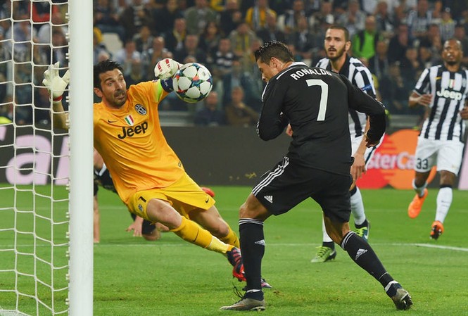 Trước cuộc 'sinh tử chiến', thủ môn Buffon mất ngủ vì Ronaldo Buffon mất ngủ vì Ronaldo.