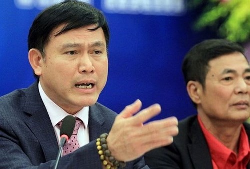 Bản tin thể thao: Bầu Tú tiếp tục làm Tổng giám đốc VPF Bầu Tú tiếp tục đảm nhiệm 2 chức vụ quan trọng tại VPF.