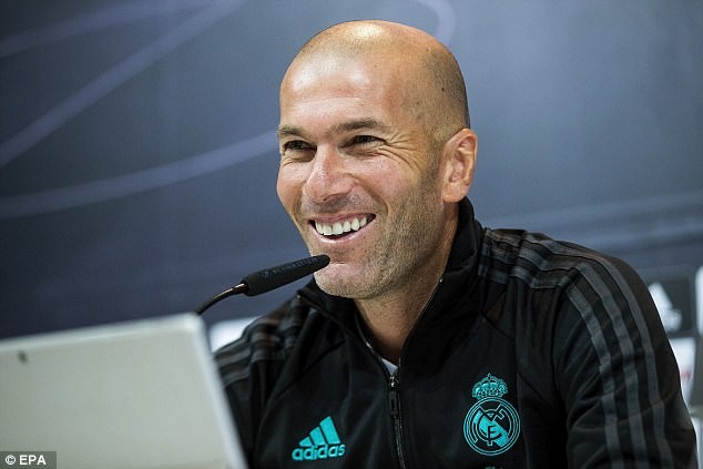 Real suýt chết trước Juve, HLV Zidane vẫn nói 'cứng' HLV Zidane không lo lắng khi Real Madrid bị dẫn 3-0.