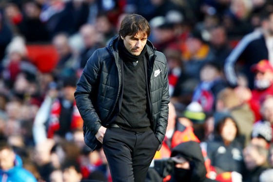 HLV Conte 'tự đào hố chôn mình' tại Chelsea HLV Antonio Conte khó lòng trụ lại Chelsea.